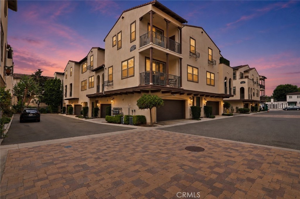 Open House Sat 6/14, 12–2 PM | Spanish-Style End-Unit in Aragon