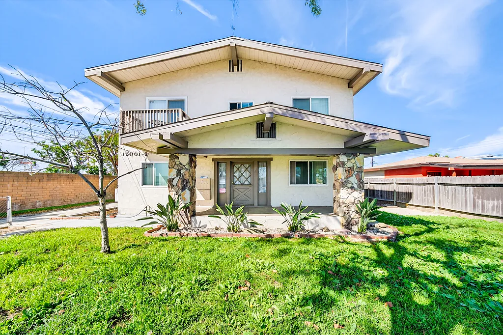 Just Listed: Income + Development Potential in Lawndale