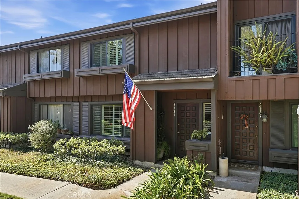 Just Listed | Beautifully Updated Garden Townhome