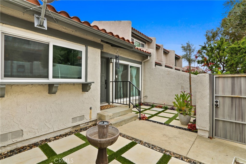Just Listed | Remodeled 2-Bed Townhome with Private Patio & Garage