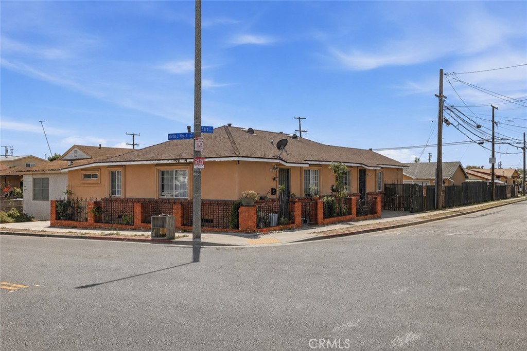 Just Sold: Versatile Duplex in Central Long Beach