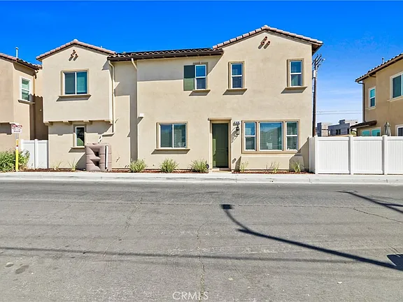 Just Listed | Modern 3-Bed + Solar Home Near Old Town Torrance! 馃彔