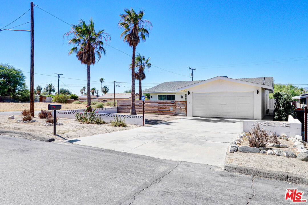 Open House Sat 9:45AM - 12PM: Beautifully Updated Desert Escape