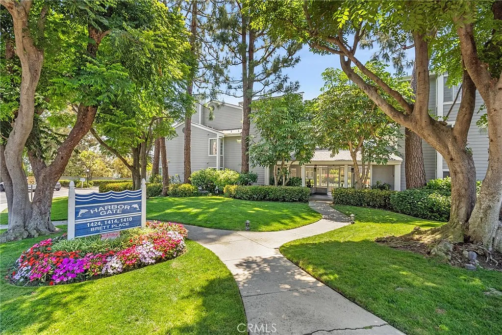 Open House Sat 12PM - 3PM | Top-Floor Harbor Gate Retreat