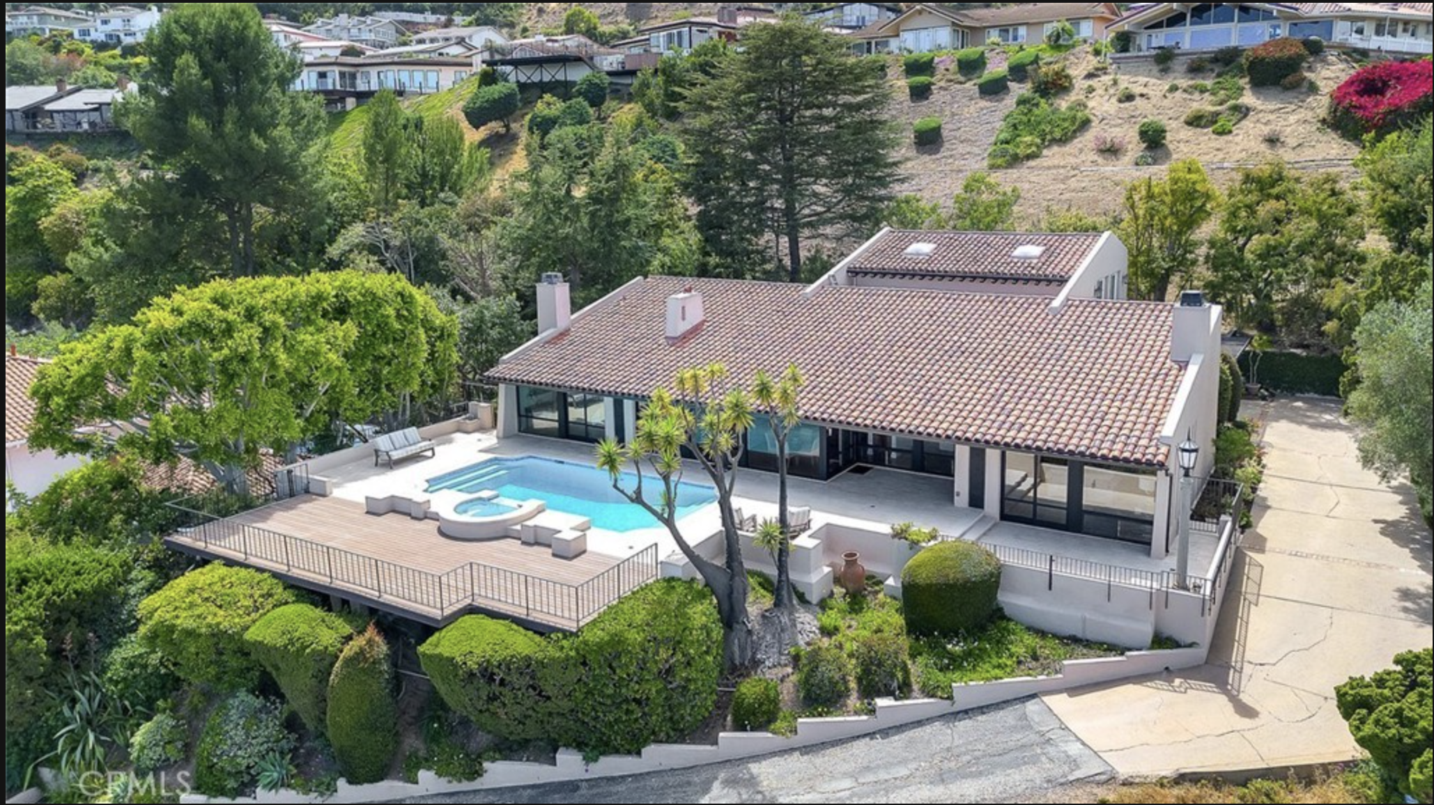 Refined Living Where Timeless Elegance Meets Breathtaking Views