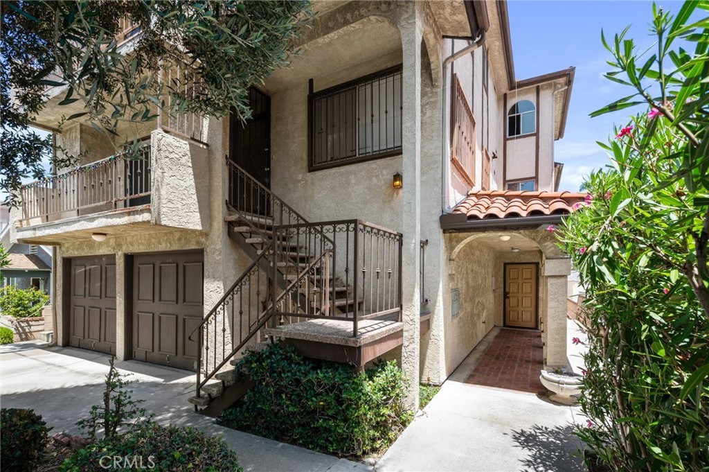Just Sold: Top-Floor Vista Del Oro Condo