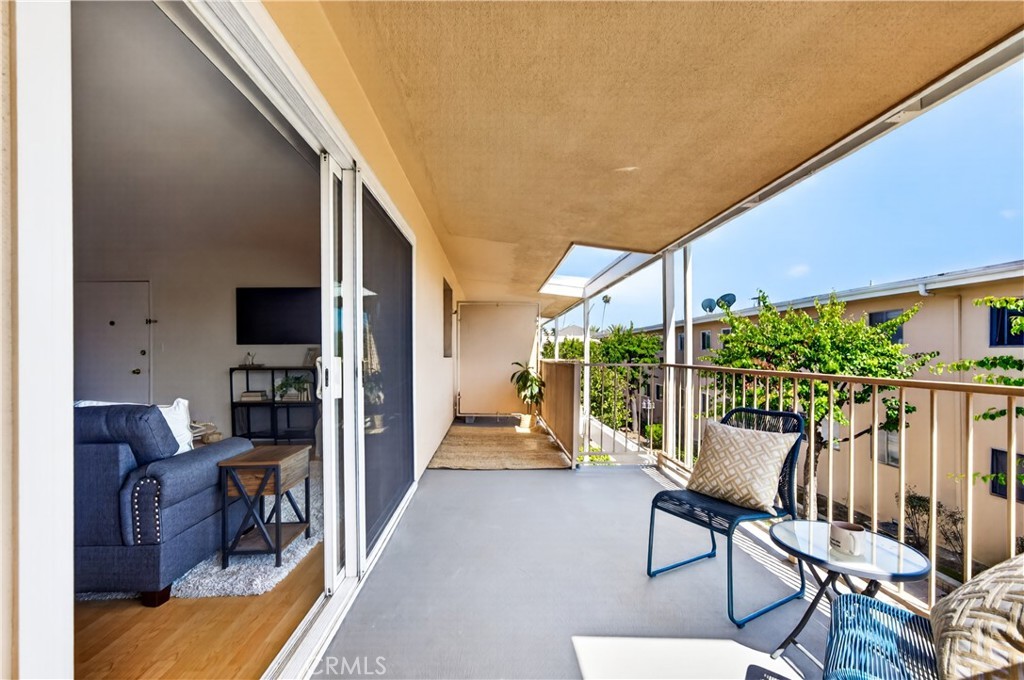Just Sold: Bright 2-Bed Condo in Prime Gardena Location