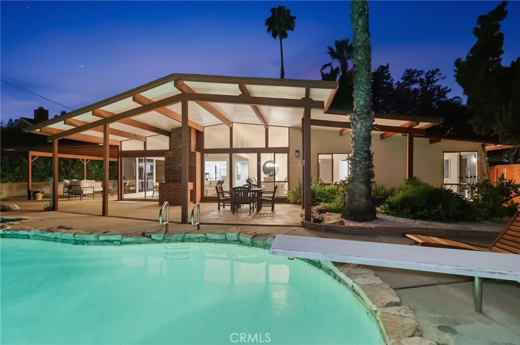 Just Sold: Iconic Berkus Mid-Century in Crestwood